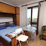 And By The Sea Povljana, Pag - 6476 בית הארחה