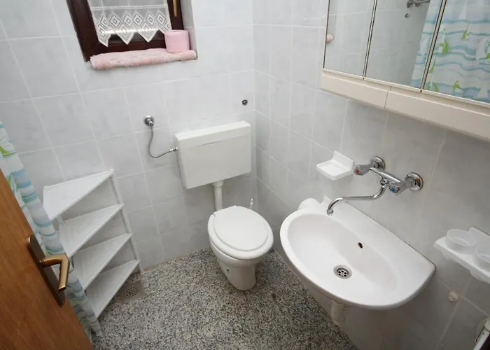 Apartments And Rooms By The Sea Povljana, Pag - 6476 Gostinjska kuća