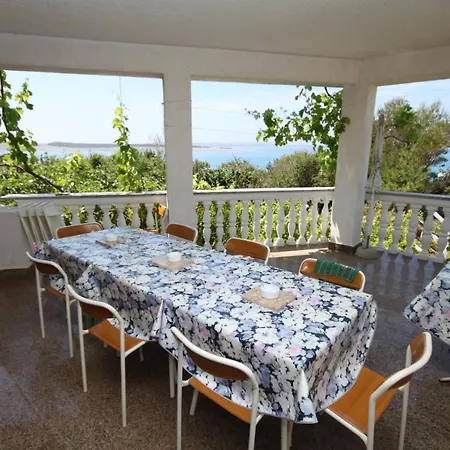 And By The Sea Povljana, Pag - 6476 Гостевой дом 3*