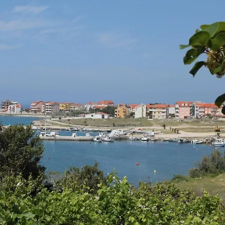 Apartments And Rooms By The Sea Povljana, Pag - 6476 Gostinjska kuća 3*