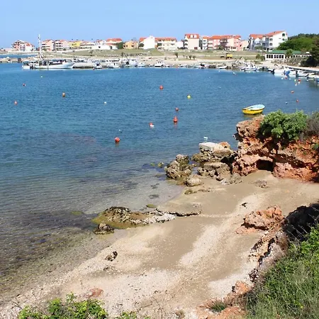 And By The Sea Povljana, Pag - 6476 בית הארחה