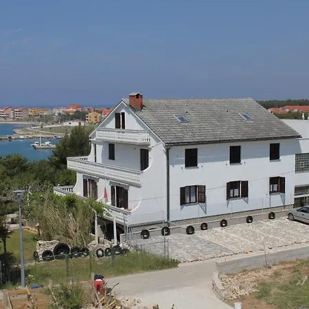 Maison d'hôtes And By The Sea Povljana, Pag - 6476 Povljana
